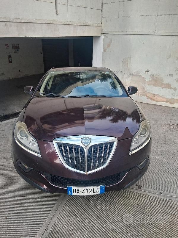 Marrone Usata 2009 Lancia Delta Due volumi | 2700 € (Buon prezzo) - Immagine 1/4