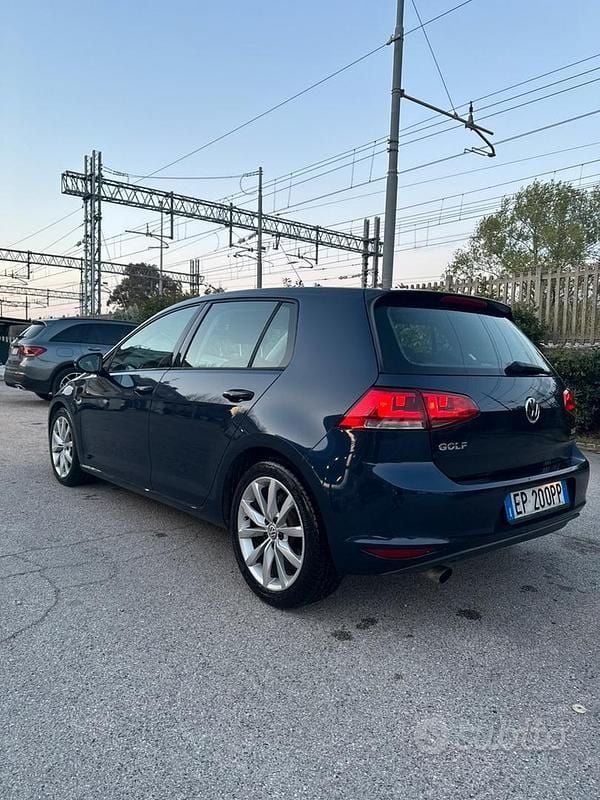 Usata VW Golf VII Highline 105 CV (77 kW) 2014 Blu Berlina