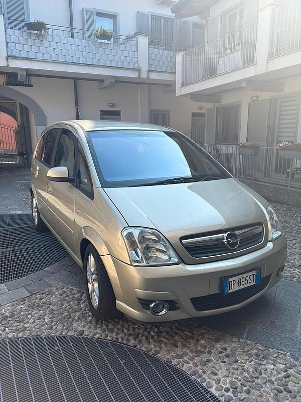 Usata Opel Meriva Cosmo 90 CV (66 kW) 2008 Giallo Monovolume