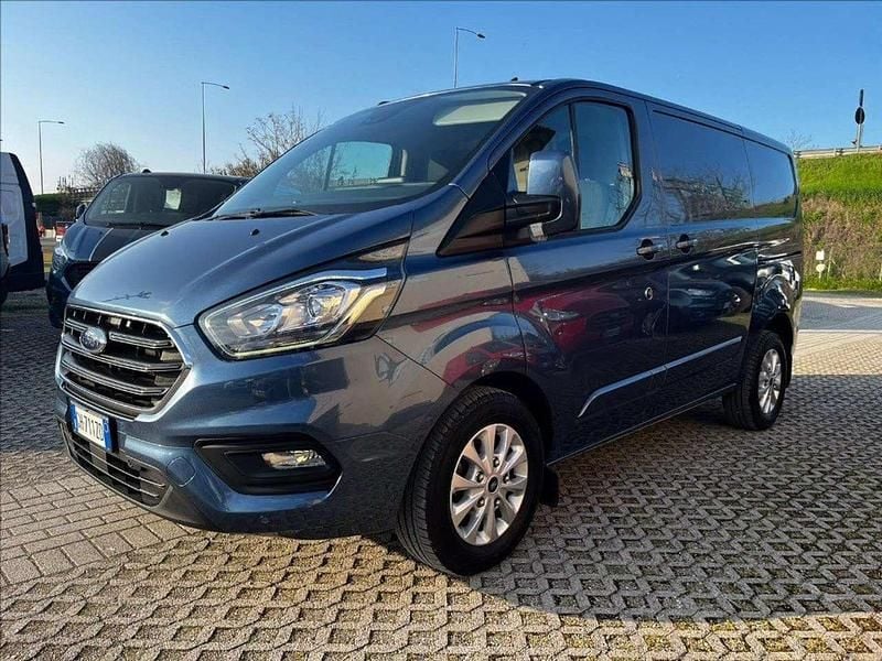 Usata Ford Transit Custom Titanium 131 CV (96 kW) 2022 Blu metallizzato Furgone