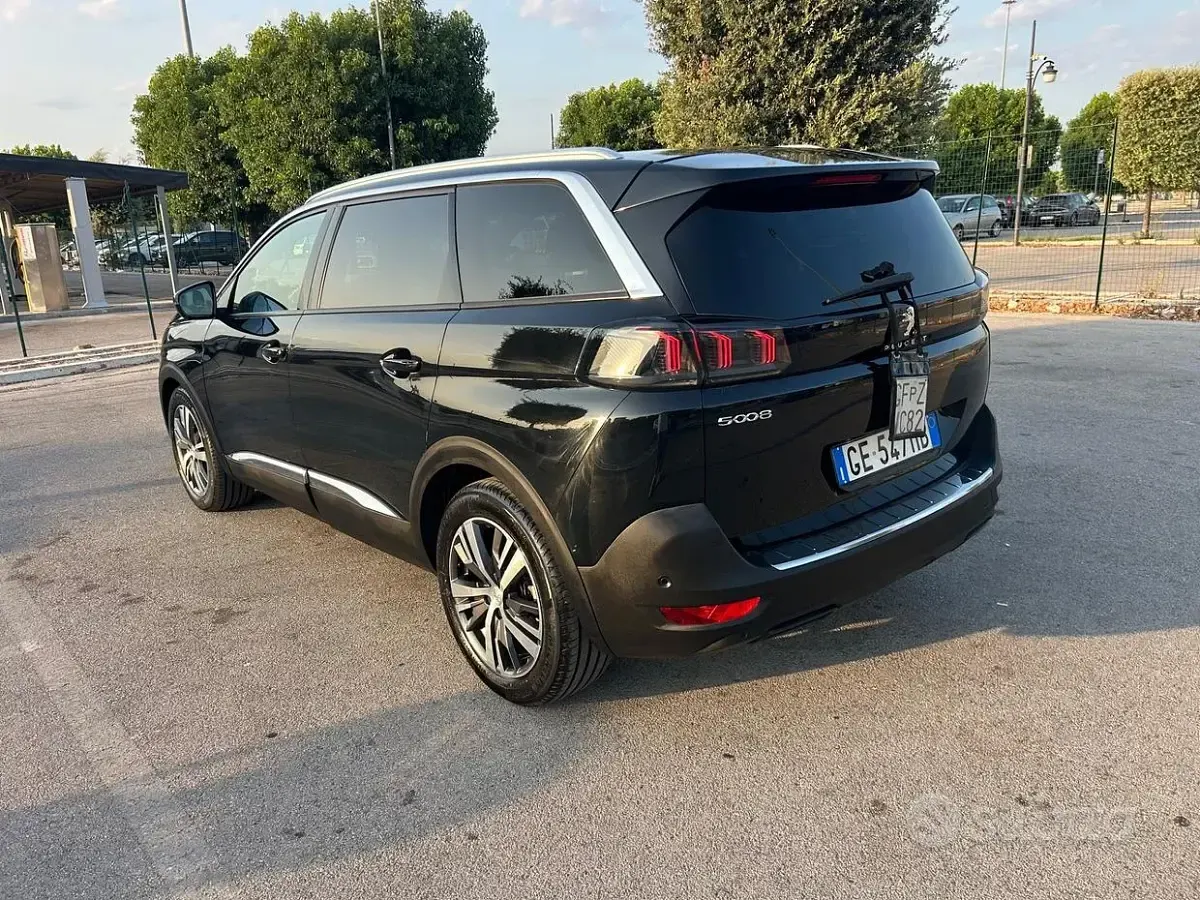 Usata Peugeot 5008 Allure 131 CV (96 kW) 2021 Nero SUV