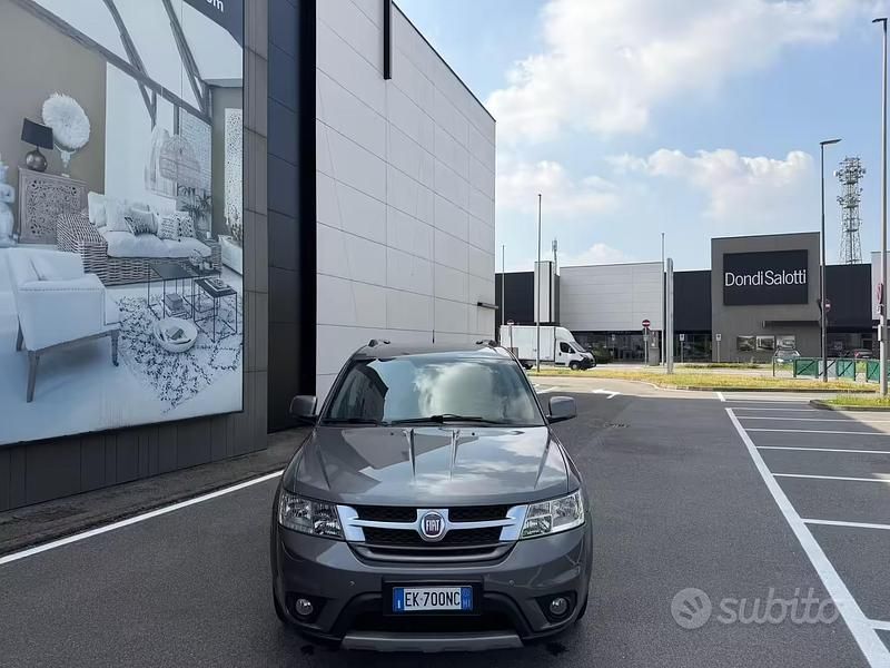 Usata Fiat Freemont Lounge 170 CV (125 kW) 2012 Grigio SUV