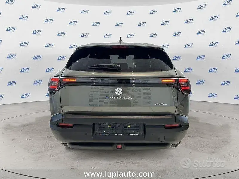 Nuova Suzuki e-Vitara 127 kW (174 CV) 2026 Grigio SUV
