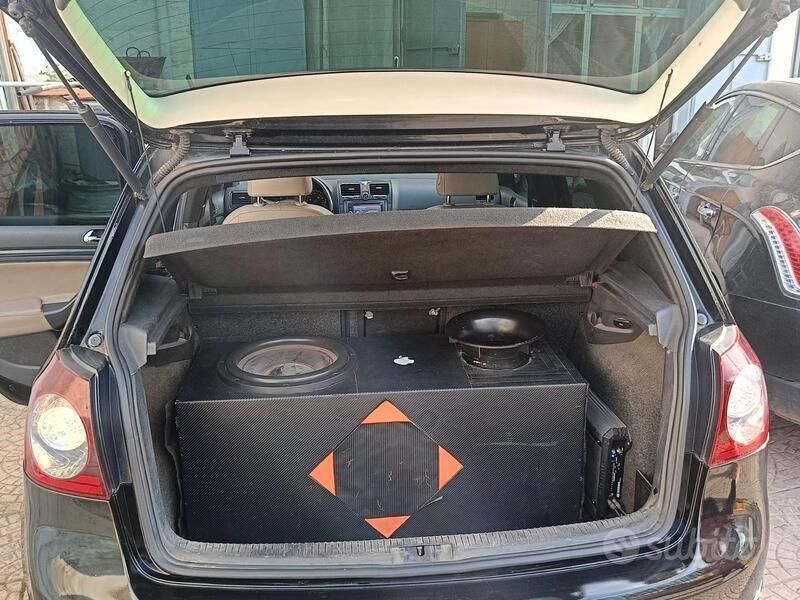 Begagnad VW Golf VI Sport 105 HK (77 kW) 2009 Svart Halvkombi