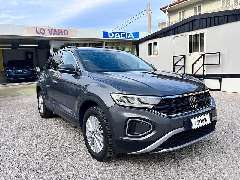 Usata VW T-Roc Life 150 CV (110 kW) 2023 Grigio SUV