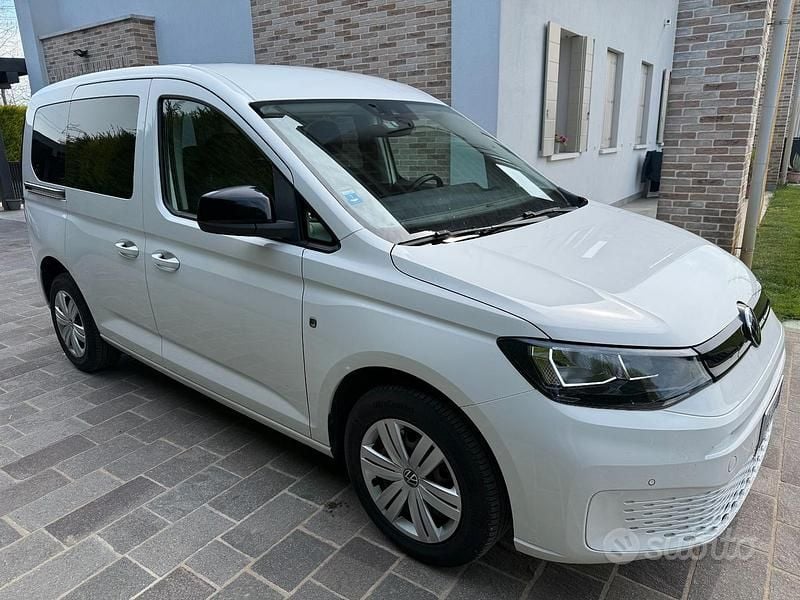 Usata VW Caddy 102 CV (75 kW) 2021 Bianco Monovolume