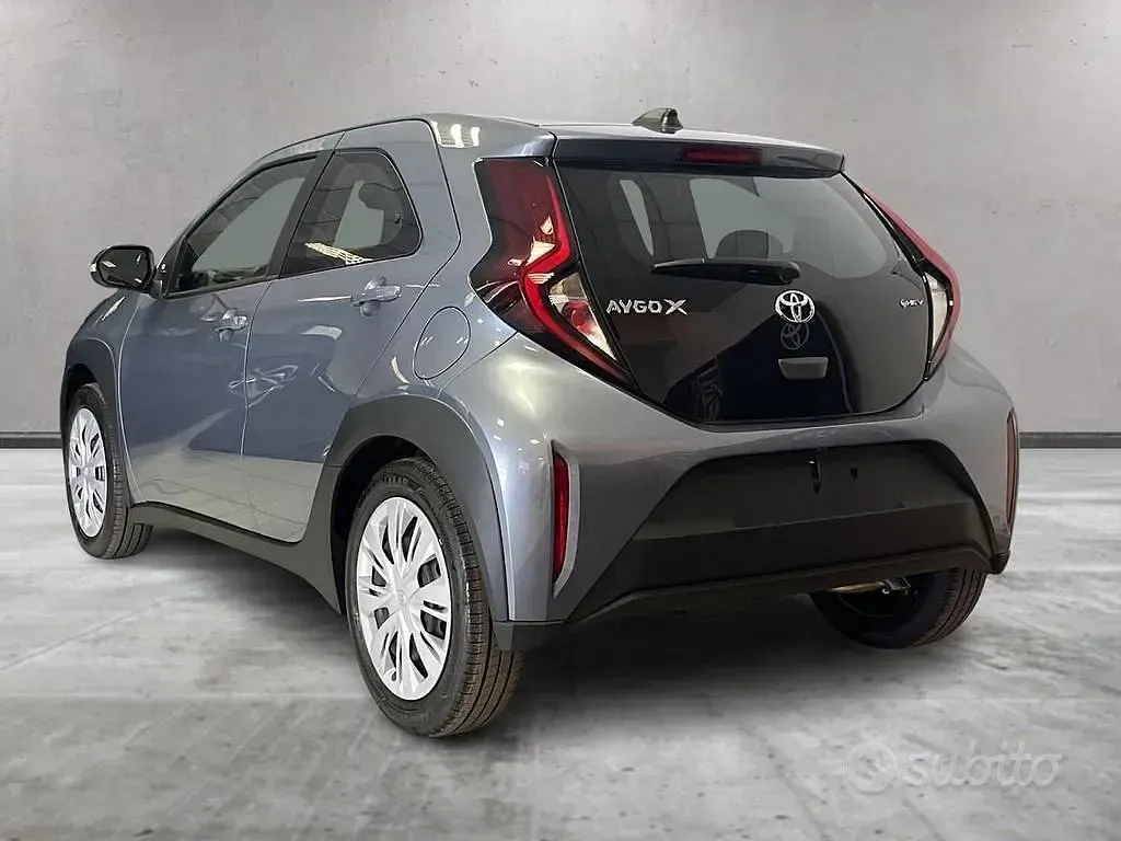 Nuova Toyota Aygo X 92 CV (67 kW) 2026 Grigio SUV