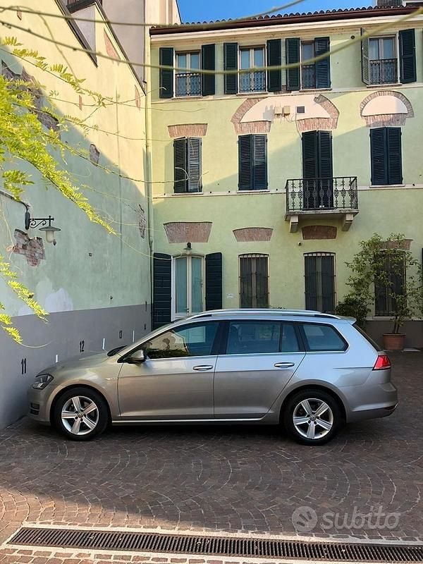 Usata VW Golf VII Highline 110 CV (80 kW) 2016 Grigio Station wagon