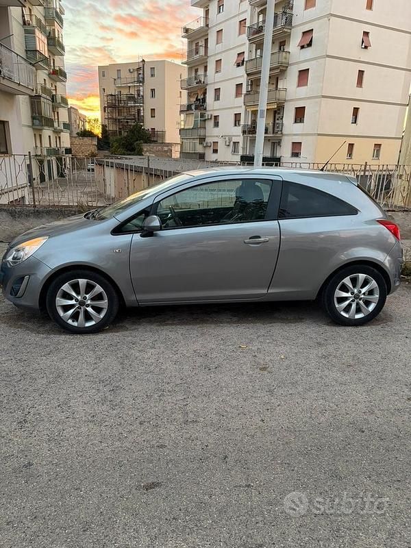 Usata 2013 Opel Corsa | 5000 € (Ottimo prezzo) - Immagine 1/4