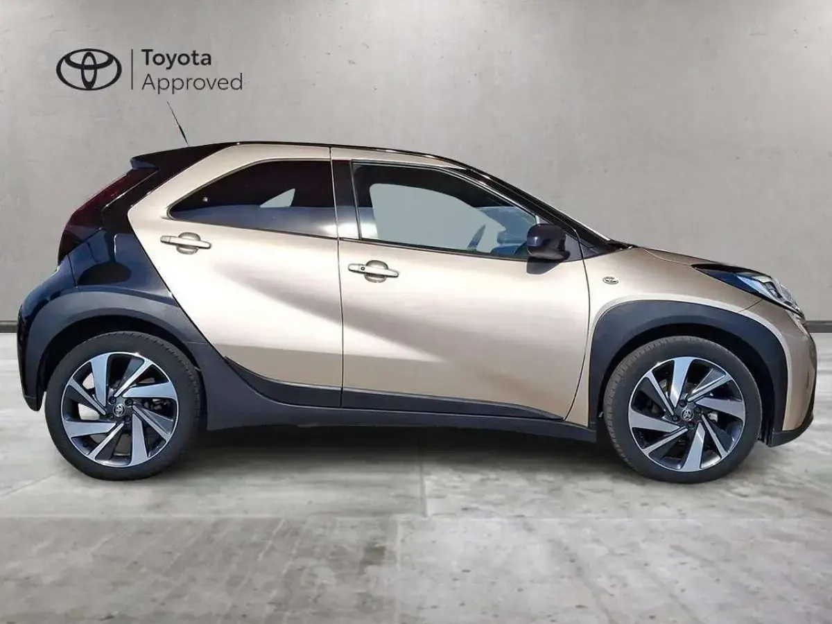 Usata Toyota Aygo X Lounge 72 CV (52 kW) 2022 Cardamom green met SUV
