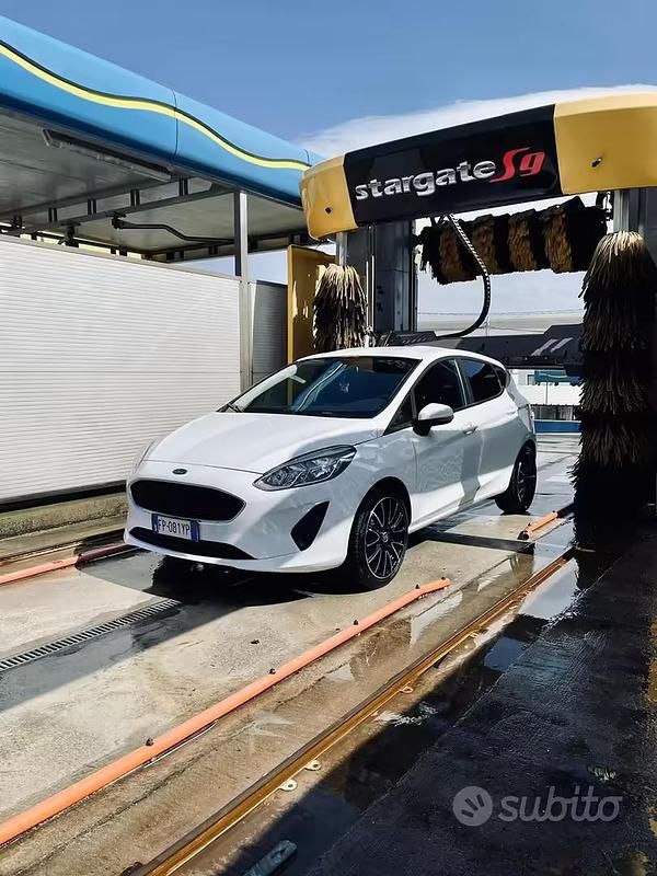 Usata Ford Fiesta Active 85 CV (62 kW) 2018 Bianco Utilitaria