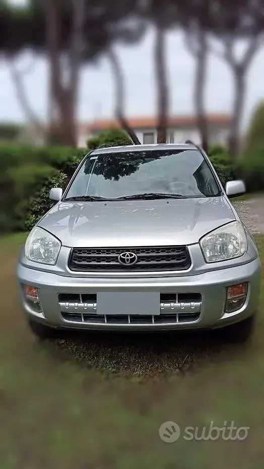 Second-hand Toyota RAV4 150 CP (110 kW) 2001 Gri SUV
