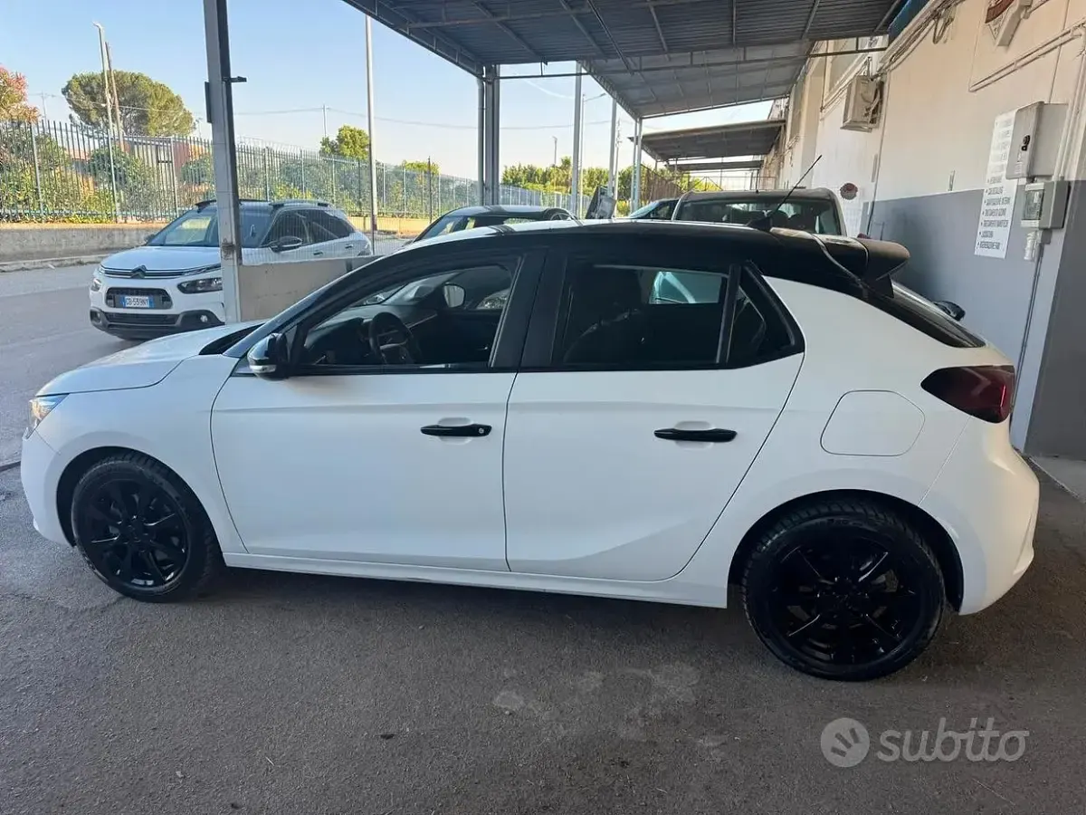 Usata Opel Corsa Elegance 102 CV (75 kW) 2023 Bianco Utilitaria