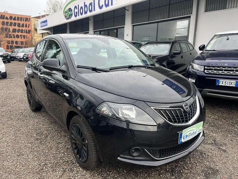 Usata Lancia Ypsilon Gold 69 CV (50 kW) 2022 Nero Utilitaria