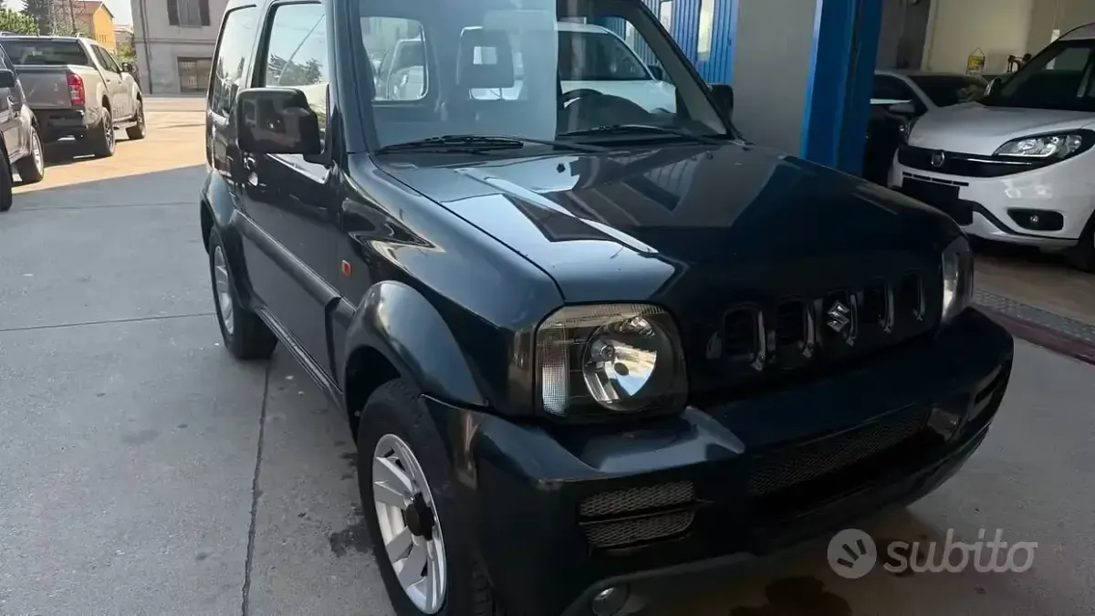 Usata Suzuki Jimny 85 CV (62 kW) 2011 Nero SUV