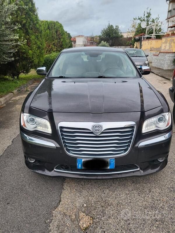 Usata Lancia Thema 239 CV (175 kW) 2011 Marrone Berlina