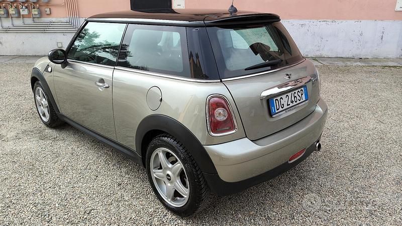 Usata Mini Cooper Chili 119 CV (87 kW) 2007 Oro Utilitaria