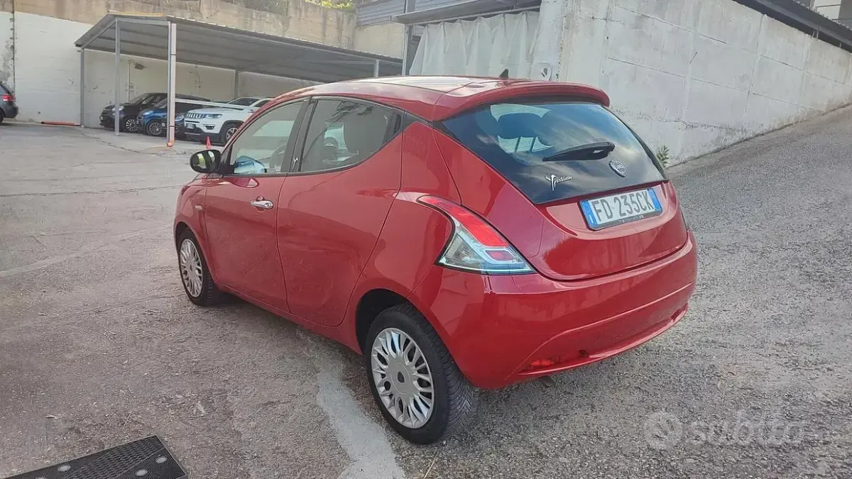 Usata Lancia Ypsilon 69 CV (50 kW) 2017 Bianco Utilitaria
