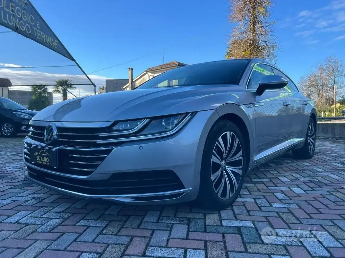Usata VW Arteon Elegance 190 CV (139 kW) 2019 Grigio Utilitaria