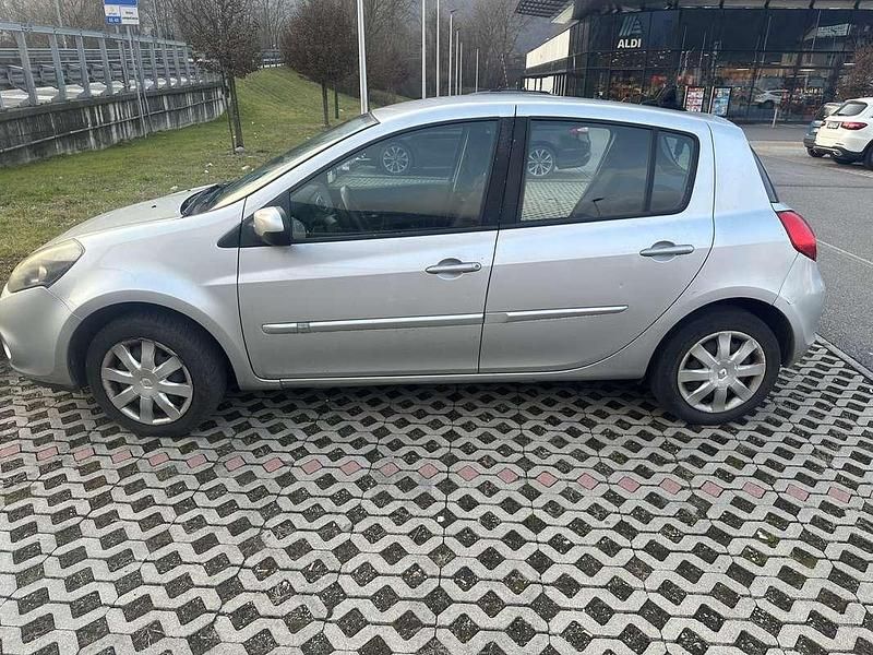 Usata Renault Clio II 75 CV (55 kW) 2011 Berlina