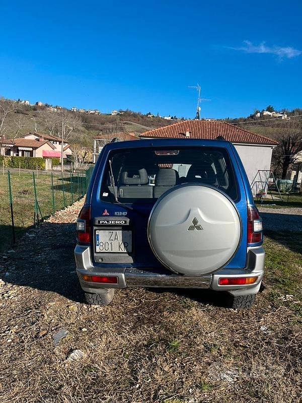 Usata Mitsubishi Pajero 160 CV (117 kW) 2000 Blu SUV