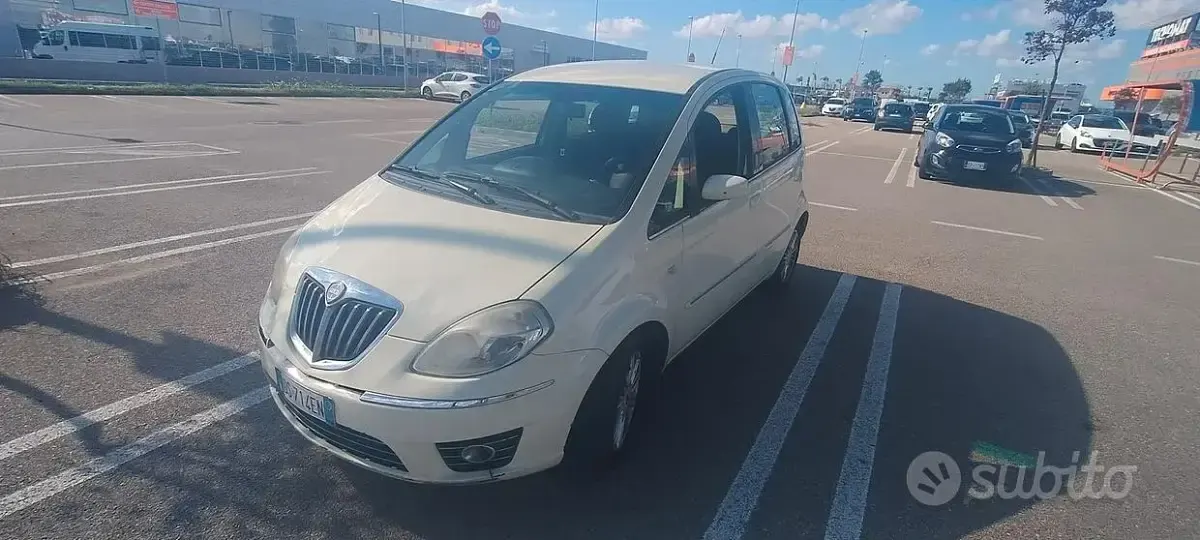 Usata Lancia Musa 90 CV (66 kW) 2009 Bianco Monovolume