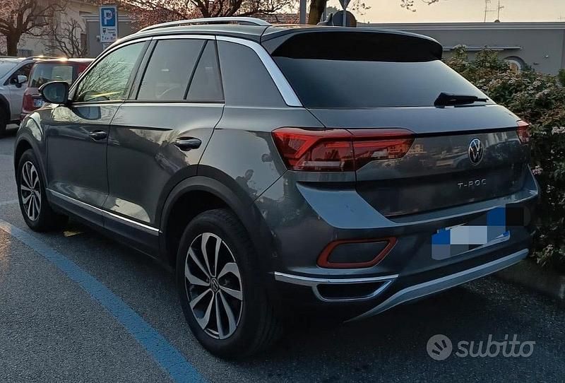 Usata VW T-Roc Style 110 CV (80 kW) 2023 Grigio SUV