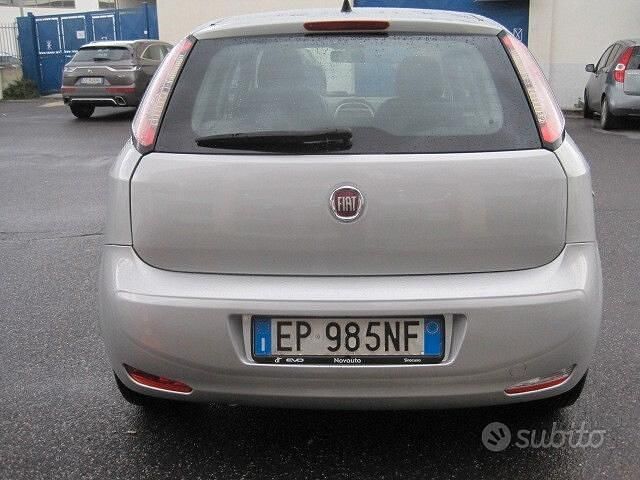 Usata Fiat Punto Lounge 95 CV (69 kW) 2013 Grigio Utilitaria