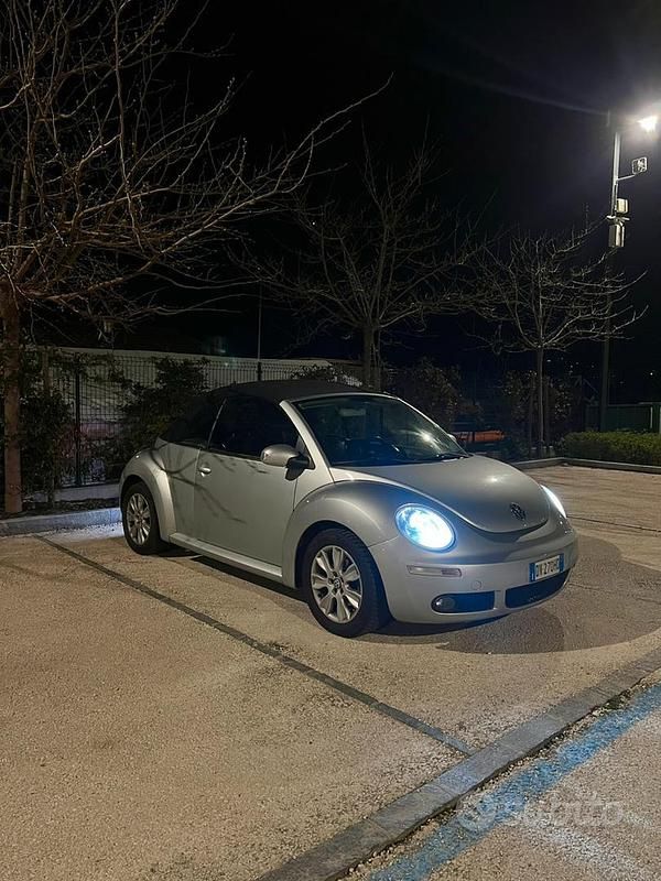 Usata VW New Beetle 105 CV (77 kW) 2008 Grigio Utilitaria