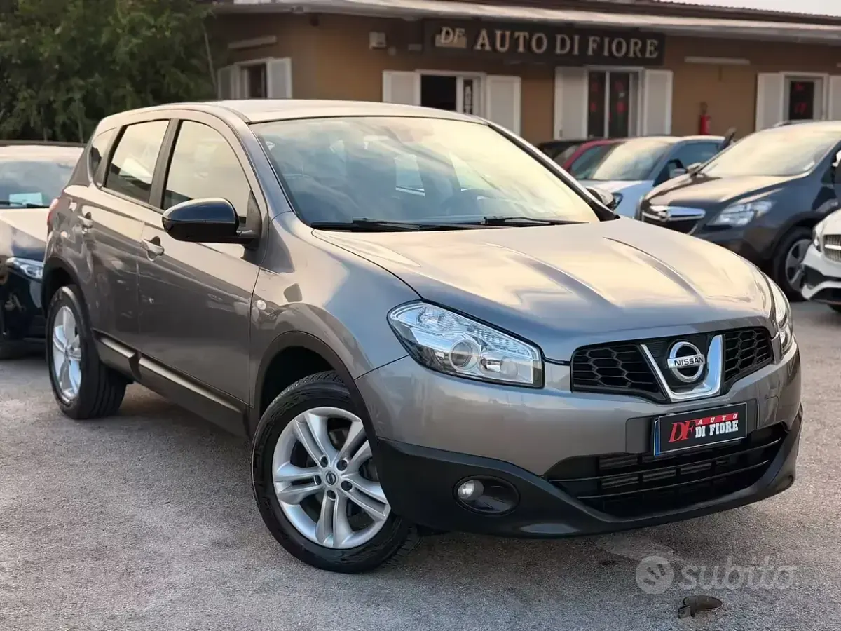 Usata Nissan Qashqai Acenta 110 CV (80 kW) 2012 Grigio SUV