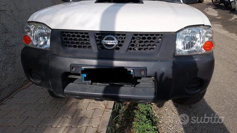 Usata Nissan Navara 190 CV (139 kW) 2011 Bianco Pick-up