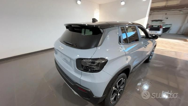 Nuova Jeep Avenger Summit 101 CV (74 kW) 2025 Grigio SUV