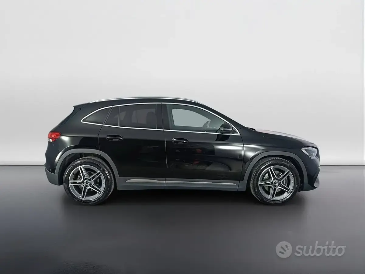 Usata Mercedes GLA180 Premium 116 CV (85 kW) 2023 Nero SUV