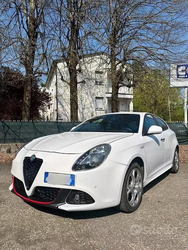 Usata Alfa Romeo Giulietta Business 120 CV (88 kW) 2017 Bianco Utilitaria