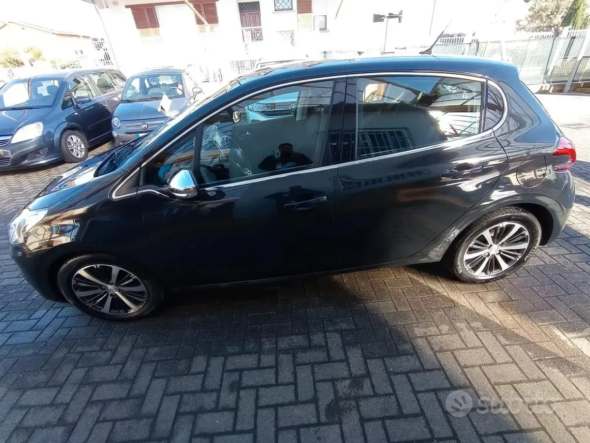 Usata Peugeot 208 GT-line 100 CV (73 kW) 2018 Marrone Utilitaria