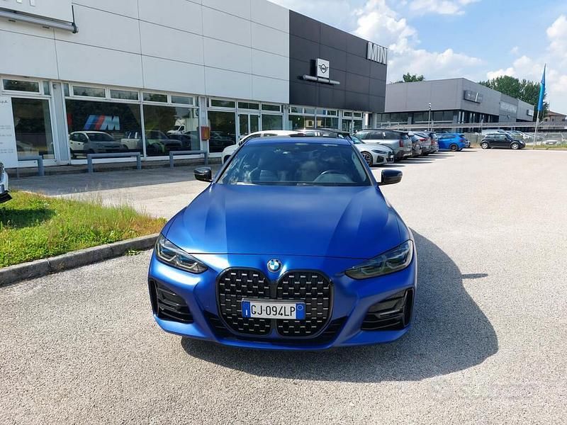 Usata BMW 430 M Sport 286 CV (210 kW) 2022 Frozen portimao blau metallic Coupé