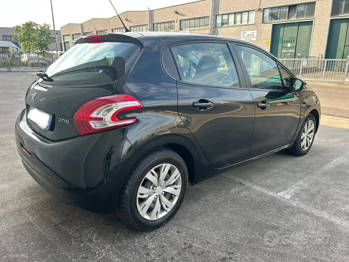 Usata Peugeot 208 68 CV (50 kW) 2012 Nero Utilitaria
