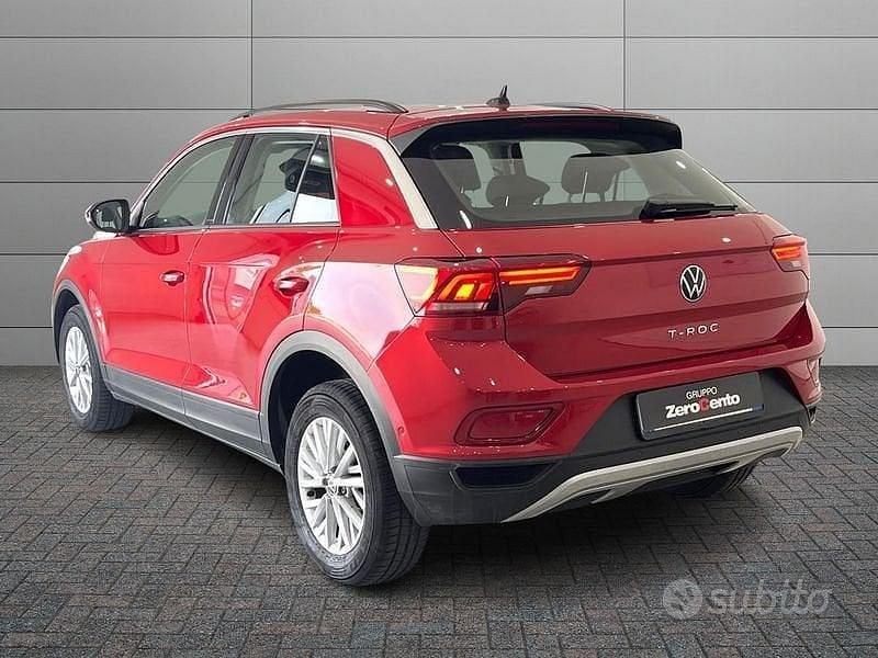 Używany VW T-Roc Life 110 KM (80 kW) 2023 Czerwony SUV