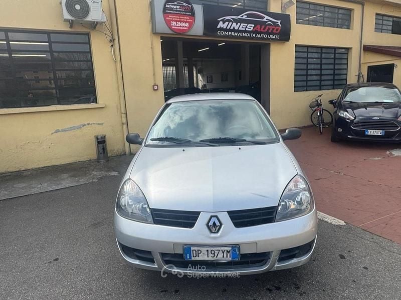 Usata Renault Clio II 58 CV (42 kW) 2008 Gray Berlina