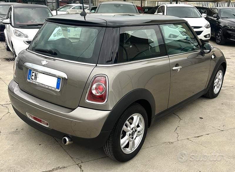 Usata Mini One D 90 CV (66 kW) 2013 Marrone Utilitaria