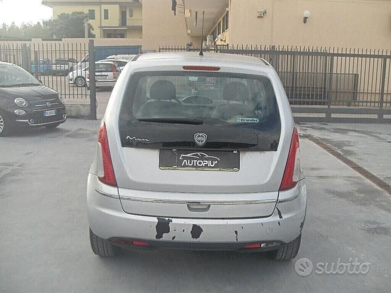 Usata Lancia Musa 77 CV (56 kW) 2009 Grigio Monovolume