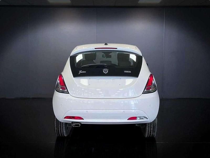 Usata Lancia Ypsilon Gold 69 CV (50 kW) 2022 Bianco Utilitaria