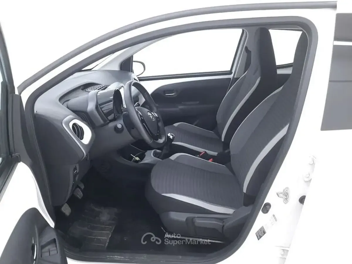 Usata Toyota Aygo Business Edition 72 CV (52 kW) 2019 Bianco Utilitaria