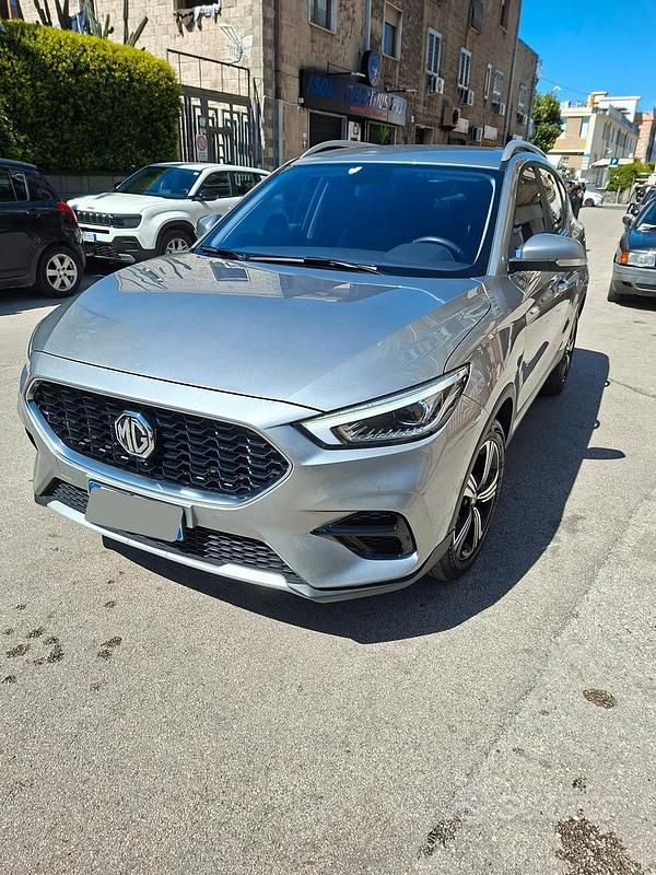 Usata MG ZS Luxury 106 CV (77 kW) 2023 Grigio SUV