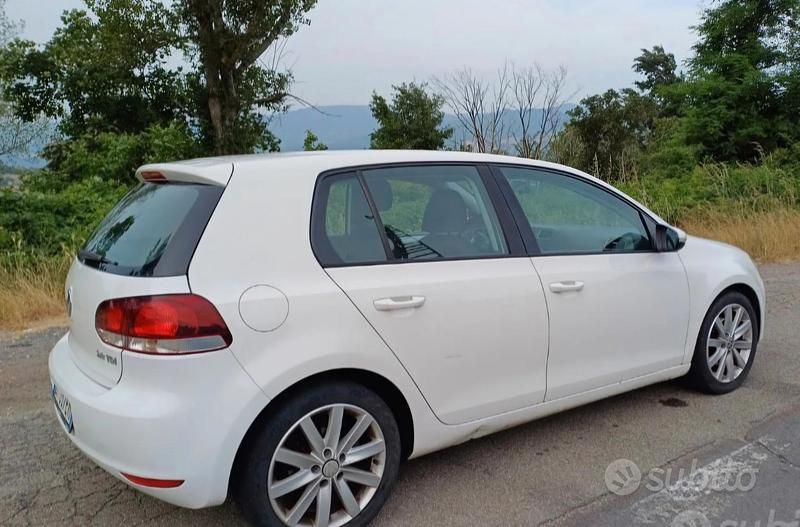 Usata VW Golf VI 140 CV (102 kW) 2010 Bianco Utilitaria