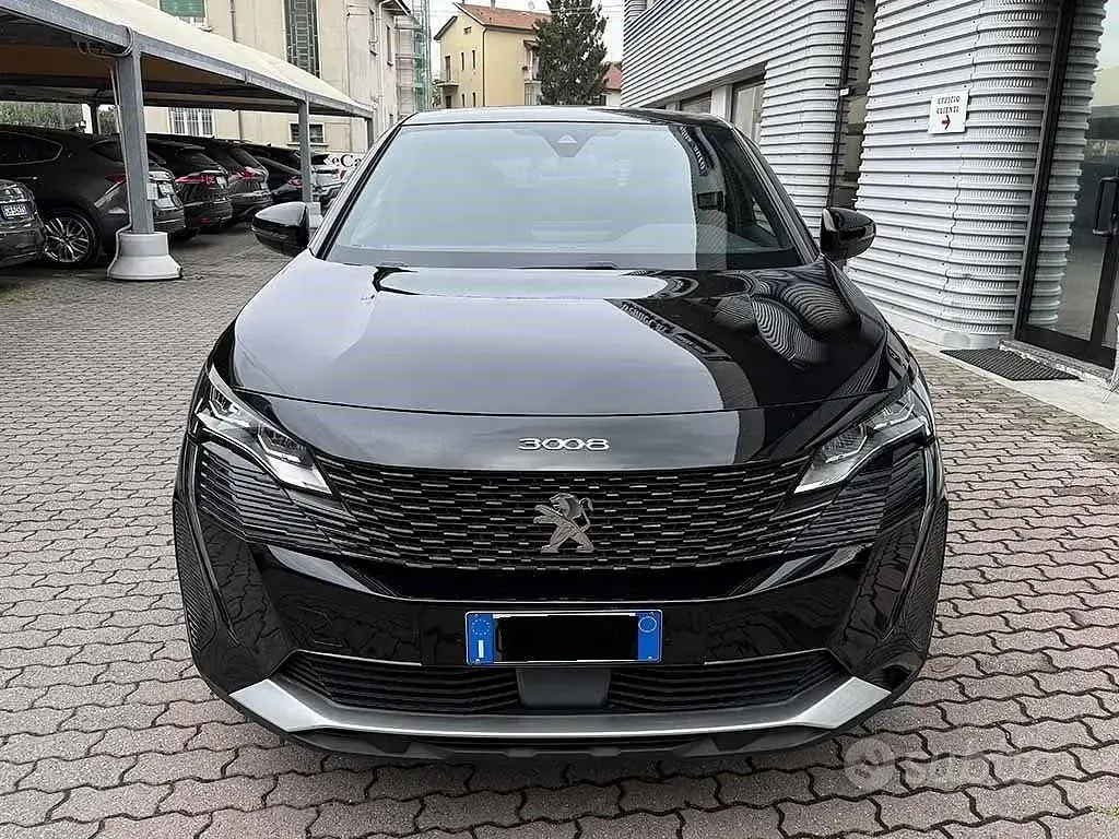 Usata Peugeot 3008 Allure 131 CV (96 kW) 2023 Nero / metallizzato SUV