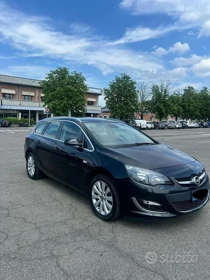 Usata Opel Astra 82 CV (60 kW) 2014 Nero Station wagon