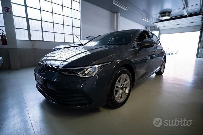 Grigio Usata 2020 VW Golf VII Style Tre volumi | 20.900 € (Buon prezzo) - Immagine 1/3