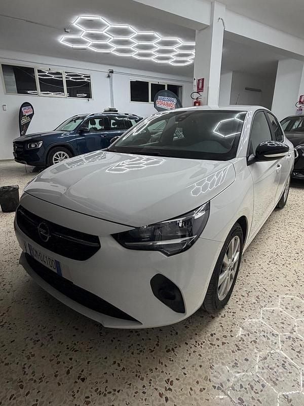 Usata Opel Corsa Edition 101 CV (74 kW) 2022 Bianco Utilitaria
