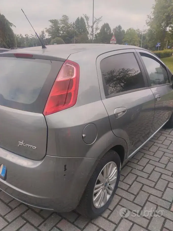 Usata Fiat Punto 75 CV (55 kW) 2007 Argento Utilitaria